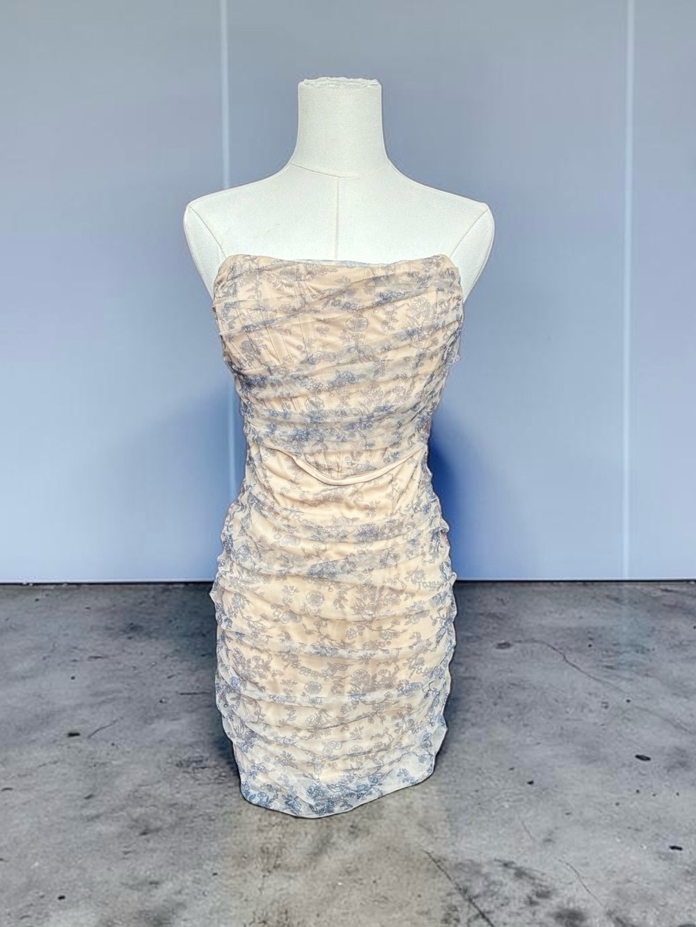PrettyLittleThing Strapless Ruched Lace Dress in Cream and Light Gray